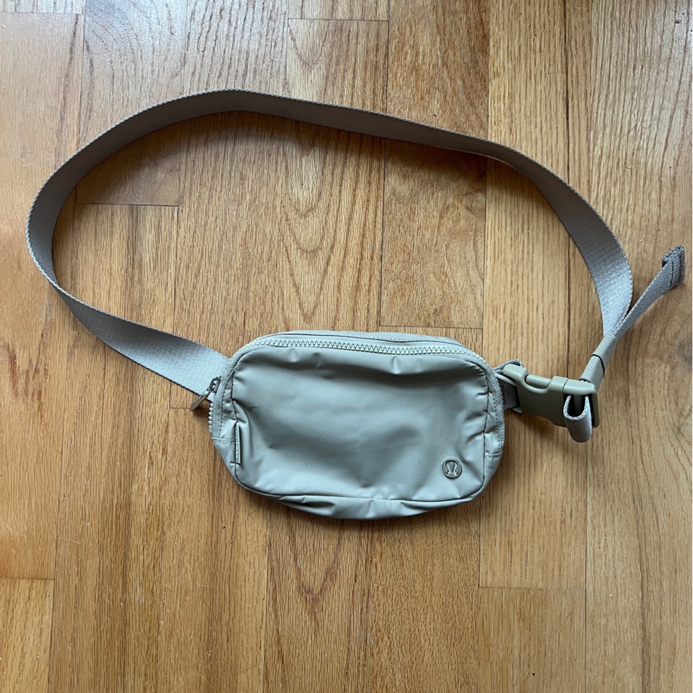 Lululemon Everywhere Belt Bag